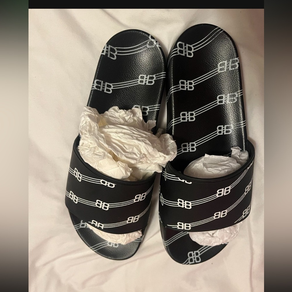 Men slides size 9